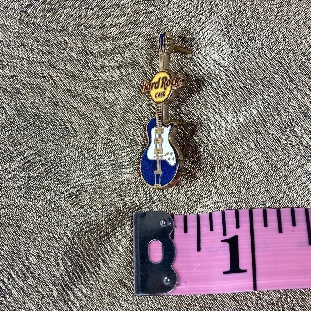 HARD ROCK CAFE' Guitar Souvenir Miniature Pin Travel Memorabilia Collectible​